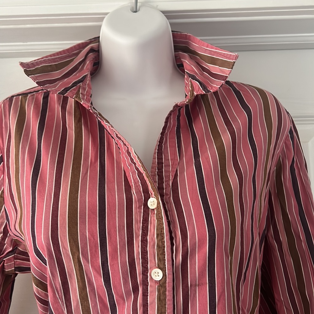 GAP Stretch Button Down - Picture 2 of 4